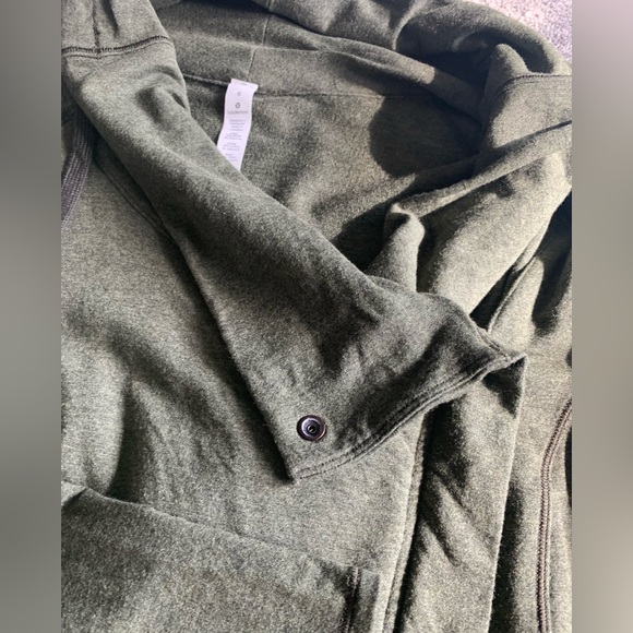 Lululemon Coast Easy Wrap (size 6) EUC - Picture 2 of 7